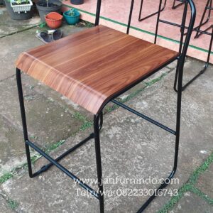 Kursi Bar Minimalis Kombinasi Besi, Kursi Cafe Minimalis, kursi cafe murah, kursi cafe klasik, kursi cafe jati minimalis, kursi ayaman, kursi rotan, kursi cafe jati rotan, kursi besi, kursi bar, kursi bar industrial, kursi bar stainlis, kursi bar rotan, kursi bar minimalis, meja kursi cafe minimalis, meja kursi cafe outdor, kursi cafe jepara, kursi cafe vintage