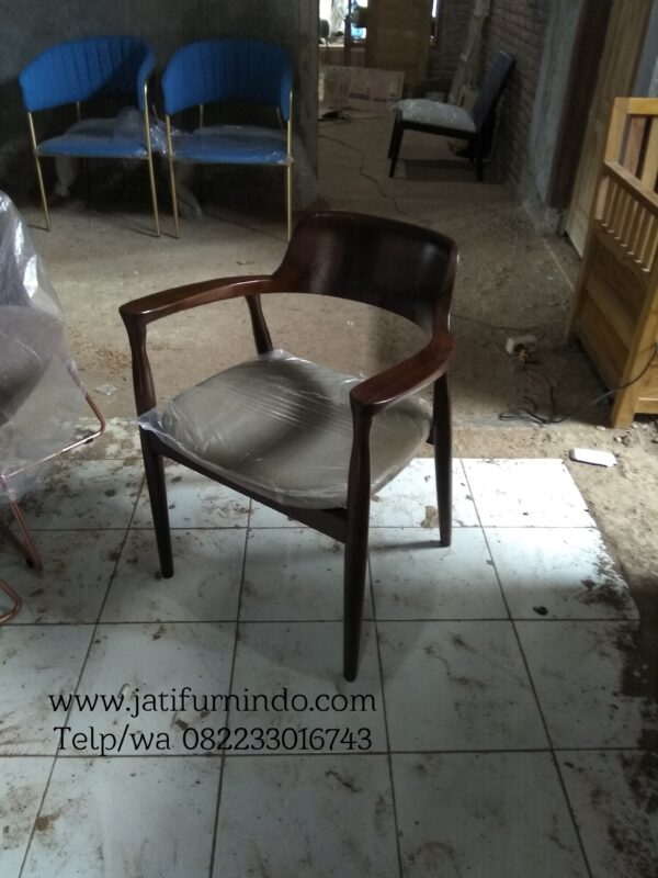 Kursi Cafe Minimalis, kursi cafe murah, kursi cafe klasik, kursi cafe jati minimalis, kursi ayaman, kursi rotan, kursi cafe jati rotan, kursi besi, kursi bar, kursi bar industrial, kursi bar stainlis, kursi bar rotan, kursi bar minimalis, meja kursi cafe minimalis, meja kursi cafe outdor, kursi cafe jepara, kursi cafe vintage